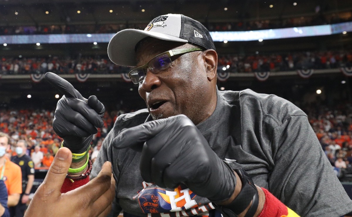 Why does Dusty Baker wear gloves